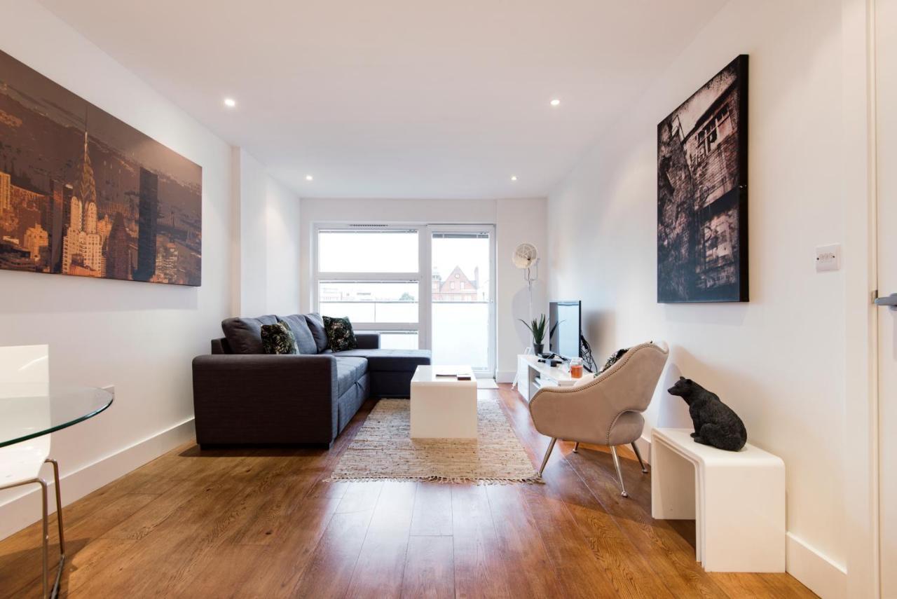 Luxury 2-Bed Flat Parking And Close To The Tube Londyn Zewnętrze zdjęcie