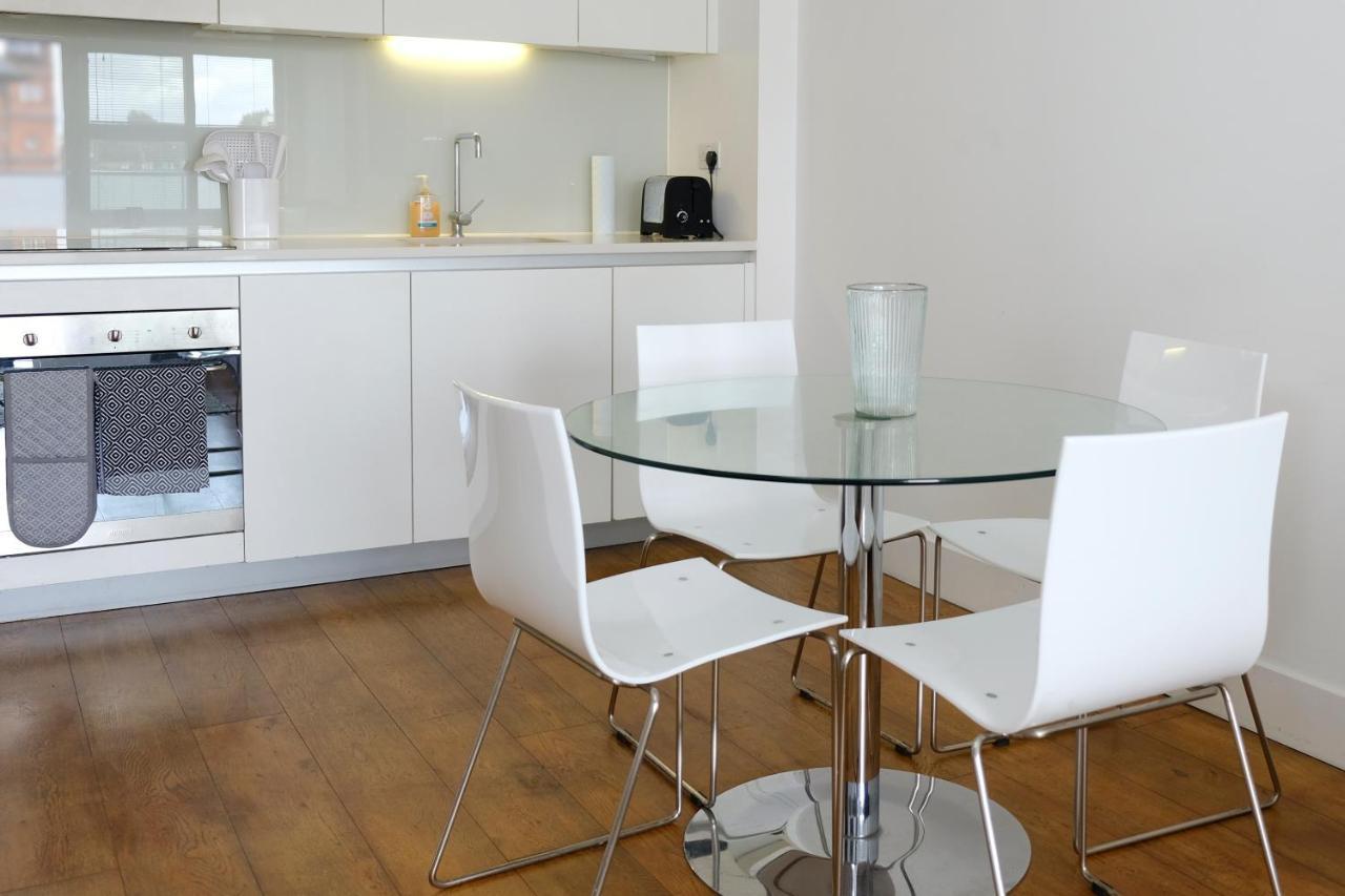 Luxury 2-Bed Flat Parking And Close To The Tube Londyn Zewnętrze zdjęcie