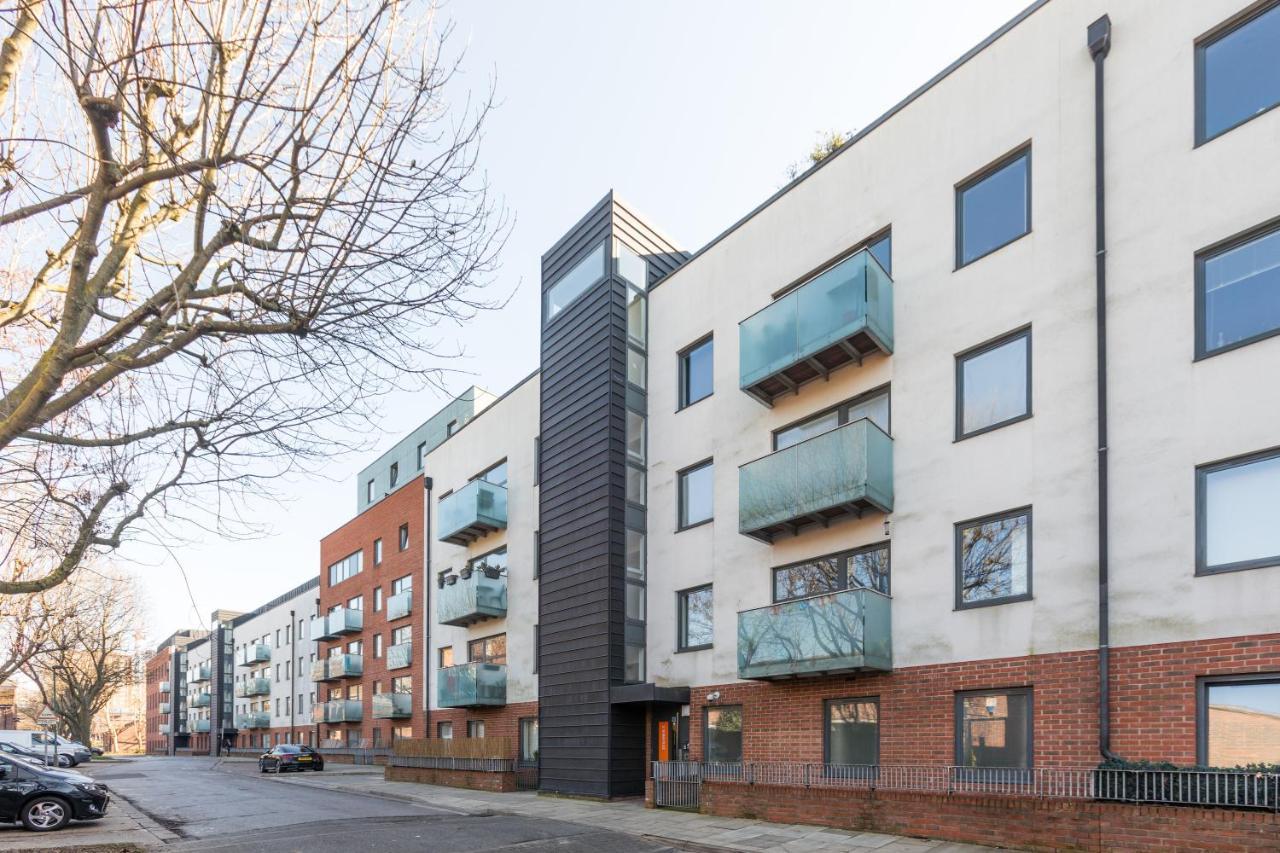 Luxury 2-Bed Flat Parking And Close To The Tube Londyn Zewnętrze zdjęcie